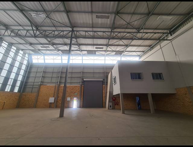 1,268M² WAREHOUSE TO LET IN LINBRO PARK